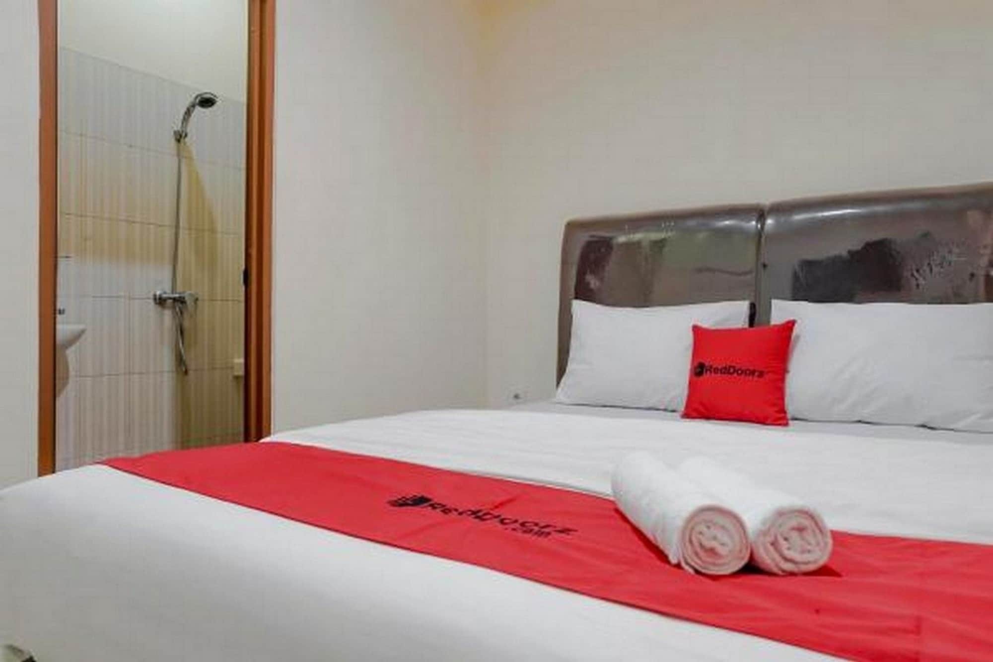 Reddoorz @ Jalan Biak Roxy Jakarta Eksteriør bilde